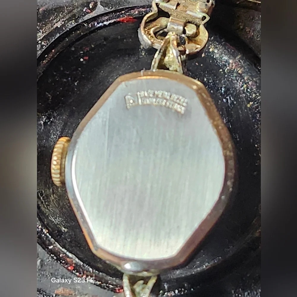 Vintage 40s or 50s Buren 17 Jewel Ladies watch - Picture 7 of 8